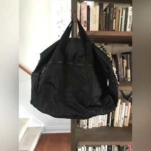Le Sportsac Classic Black Nylon Handle and Crossbody Medium Weekender Bag EUC